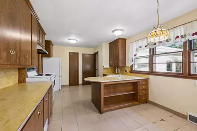 933 Edgewater Avenue, Shoreview, MN 55126 - Photo 7