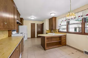 933 Edgewater Ave, Shoreview, MN 55126 - Photo 7