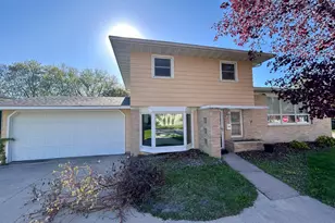 420 5th St SW, Plainview, MN 55964 - Photo 1
