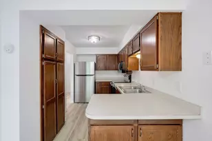 9205 Dartford Rd, Woodbury, MN 55125 - Photo 13