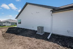 121 Copper Village Cir, Mankato, MN 56001 - Photo 9