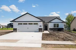 121 Copper Village Cir, Mankato, MN 56001 - Photo 3