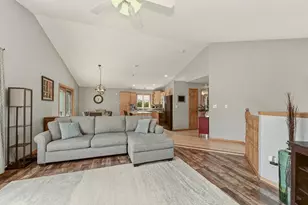 657 S Pointe Ct SW, Rochester, MN 55902 - Photo 5
