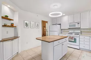 7930 Golden Valley Rd, Golden Valley, MN 55427 - Photo 11
