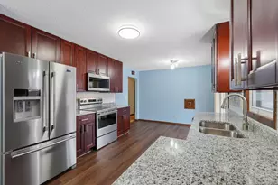 1051 Tiller Ln, Shoreview, MN 55126 - Photo 5