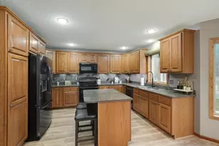 10154 Noble Ct N, Brooklyn Park, MN 55443 - Photo 11