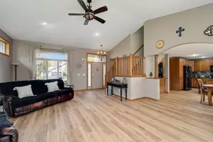 10154 Noble Ct N, Brooklyn Park, MN 55443 - Photo 5