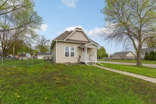 75 S Montgomery Ave, Le Center, MN 56057 - Photo 3