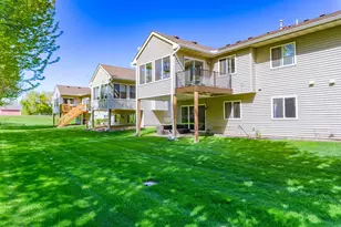 1020 Primrose Ln, Waconia, MN 55387 - Photo 3