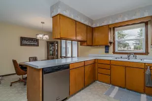 109 E 8th St, Crookston, MN 56716 - Photo 5