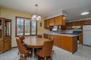 109 E 8th St, Crookston, MN 56716 - Photo 3