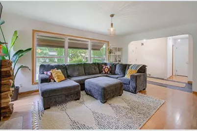 2011 Vincent Avenue N, Minneapolis, MN 55411 - Photo 3