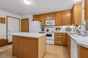 10953 Lexington Dr, Eden Prairie, MN 55344 - Photo 15