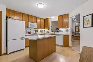 10953 Lexington Dr, Eden Prairie, MN 55344 - Photo 19
