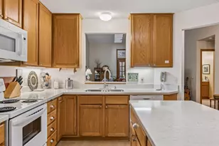 10953 Lexington Dr, Eden Prairie, MN 55344 - Photo 17
