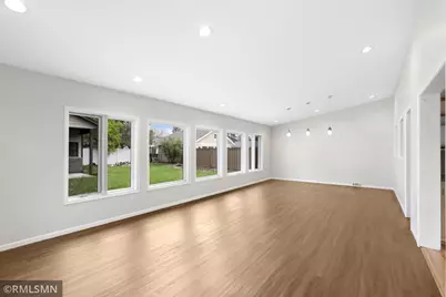 915 Nebraska Avenue W, Saint Paul, MN 55117 - Photo 13