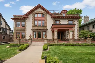 2224 W Lake of the Isles Pkwy, Minneapolis, MN 55405 - Photo 9