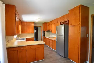 621 W Crescent Ln, Litchfield, MN 55355 - Photo 3