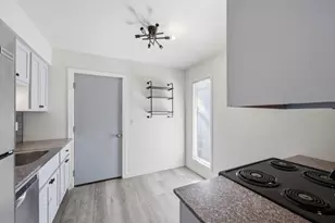 323 E 43rd St, Minneapolis, MN 55409 - Photo 13