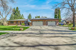 42 36th Ave NE, Fargo, ND 58102 - Photo 3