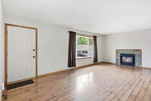 6762 Gretchen Ct N, Oakdale, MN 55128 - Photo 7