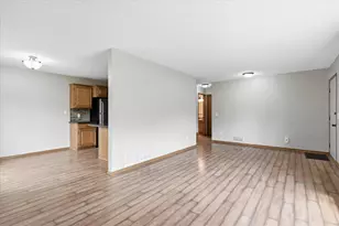 6762 Gretchen Ct N, Oakdale, MN 55128 - Photo 11