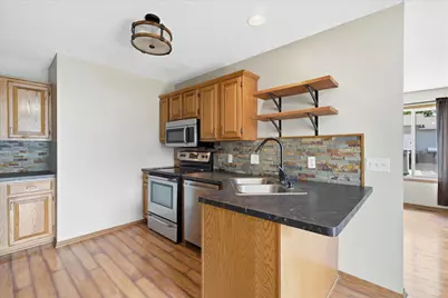 6762 Gretchen Court N, Oakdale, MN 55128 - Photo 21