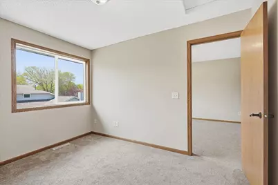 6762 Gretchen Court N, Oakdale, MN 55128 - Photo 29