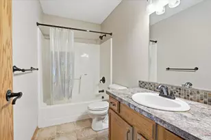 6762 Gretchen Ct N, Oakdale, MN 55128 - Photo 27