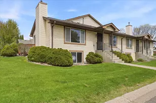 6762 Gretchen Ct N, Oakdale, MN 55128 - Photo 1