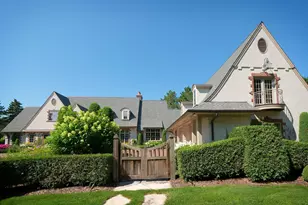 325 Highcroft Ln, Wayzata, MN 55391 - Photo 5