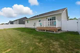 2004 Bluestem Dr, Mankato, MN 56001 - Photo 19