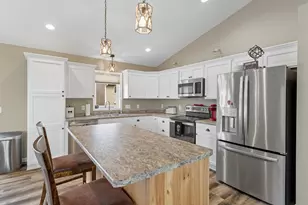 2004 Bluestem Dr, Mankato, MN 56001 - Photo 5