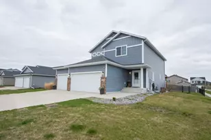 2009 42nd St S, Moorhead, MN 56560 - Photo 3