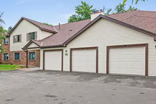 1890 Fox Ridge Dr, West Saint Paul, MN 55118 - Photo 5