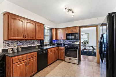 2510 Cavell Avenue N, Golden Valley, MN 55427 - Photo 7