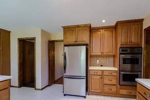 3052 Cherrywood Ct, Eagan, MN 55121 - Photo 7