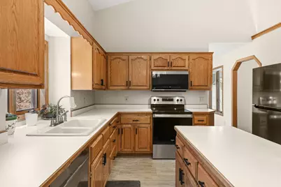 11525 Pondview Court, Champlin, MN 55316 - Photo 9