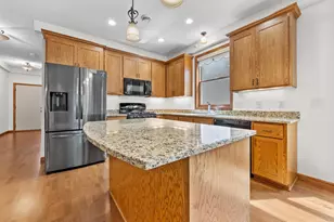 682 Bibeau Ct, Vadnais Heights, MN 55127 - Photo 11
