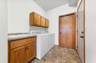 682 Bibeau Ct, Vadnais Heights, MN 55127 - Photo 11