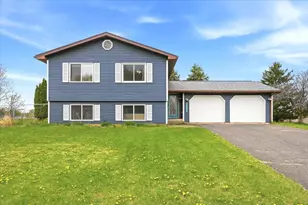 1441 Hallewood Blvd, New Richmond, WI 54017 - Photo 1