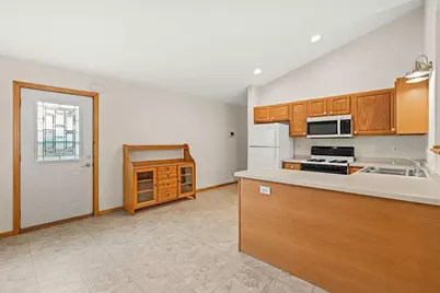 905 W Ridge Court, New Richmond, WI 54017 - Photo 5