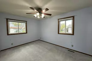 446 Hawes Ave, Vadnais Heights, MN 55127 - Photo 15