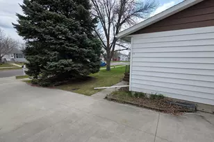 806 N 29 Street N, Fargo, ND 58102 - Photo 3