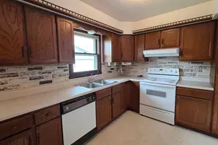 806 N 29 Street N, Fargo, ND 58102 - Photo 9