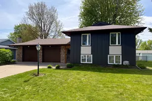 840 Cortland Dr, Apple Valley, MN 55124 - Photo 1