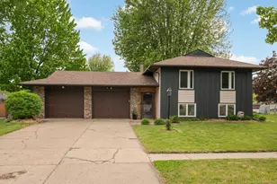 840 Cortland Dr, Apple Valley, MN 55124 - Photo 1