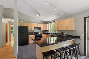 4008 Pennsylvania Ave, Eagan, MN 55123 - Photo 7