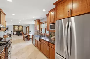 2734 Shadow Wood Ct, Chaska, MN 55318 - Photo 9