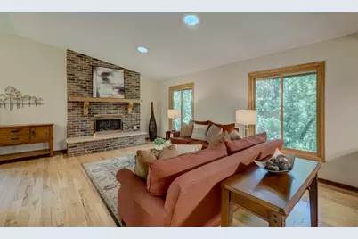 10 High Circle Way, North Oaks, MN 55127 - Photo 3